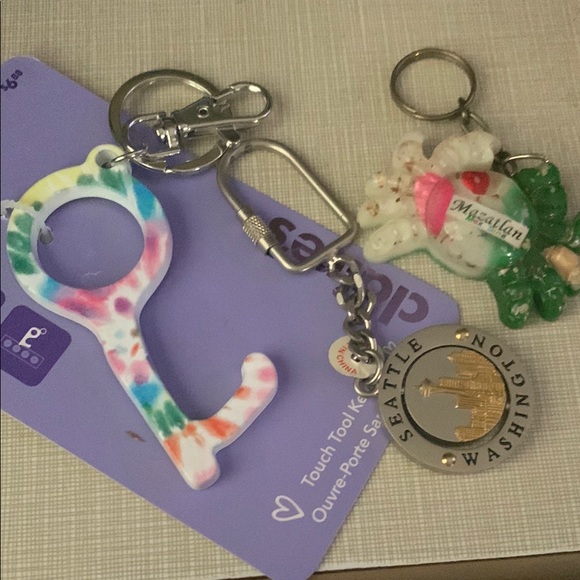 Colorful Keychain Set - Picture 2 of 11
